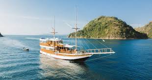 Labuan Bajo 2025: Destinasi Traveling Favorit dengan Pesona Komodo dan Sunset Epik