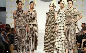 Tren Fashion Indonesia 2025: Perpaduan Budaya Lokal dan Gaya Modern